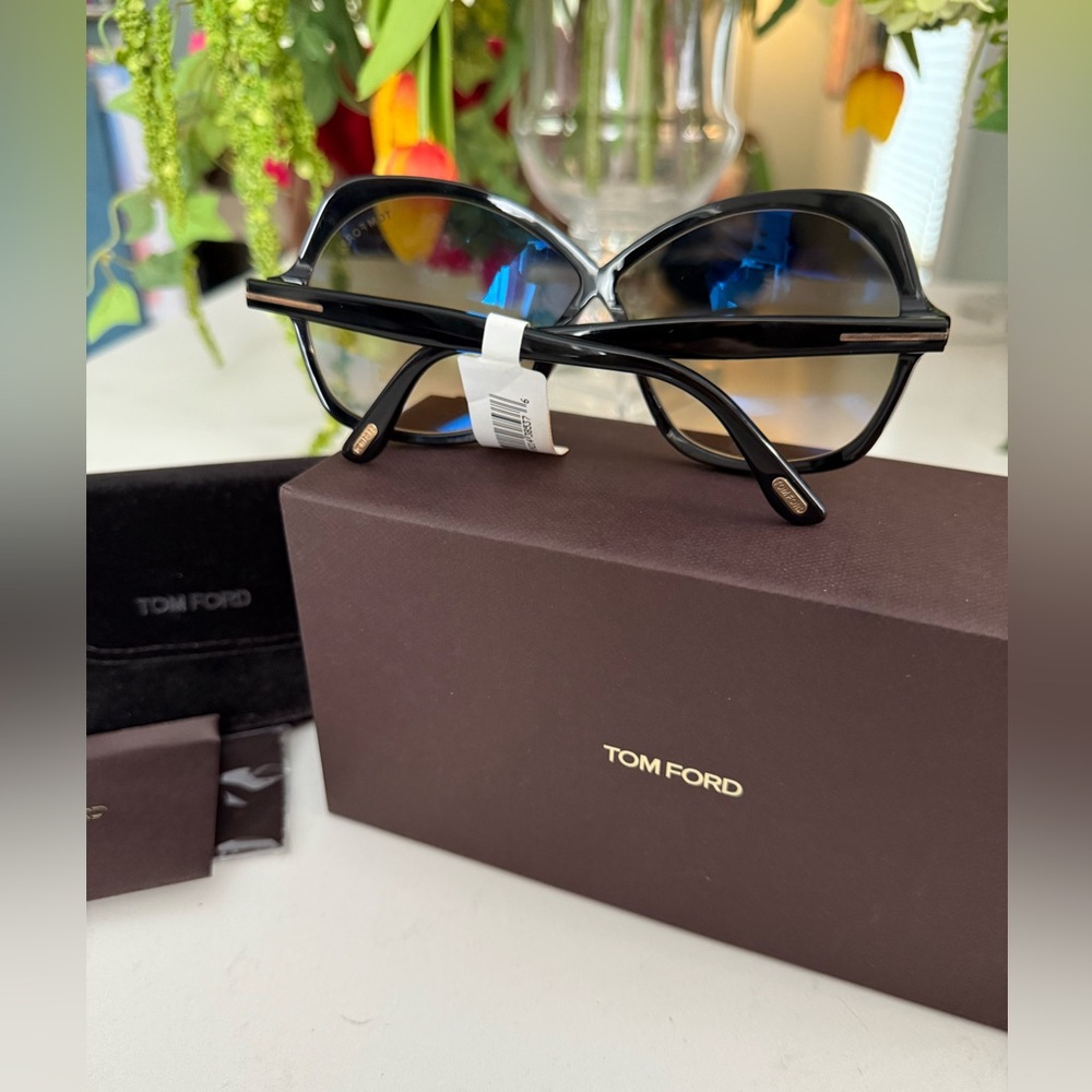 TOM FORD ROSEMIN 01B Butterfly Sunglasses NWT ~ Retails for $520 - Picture 13 of 13